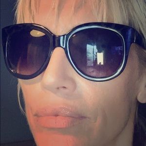 Elegant Black Sunglasses for Women